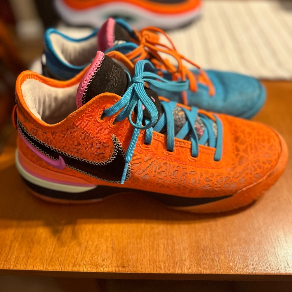 Lebron XX NXT size 10 good condition